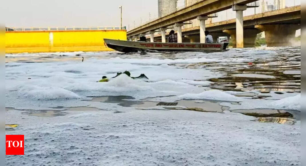 Delhi prepares for Chhath: With rain over, froth back in Yamuna; pollution rises