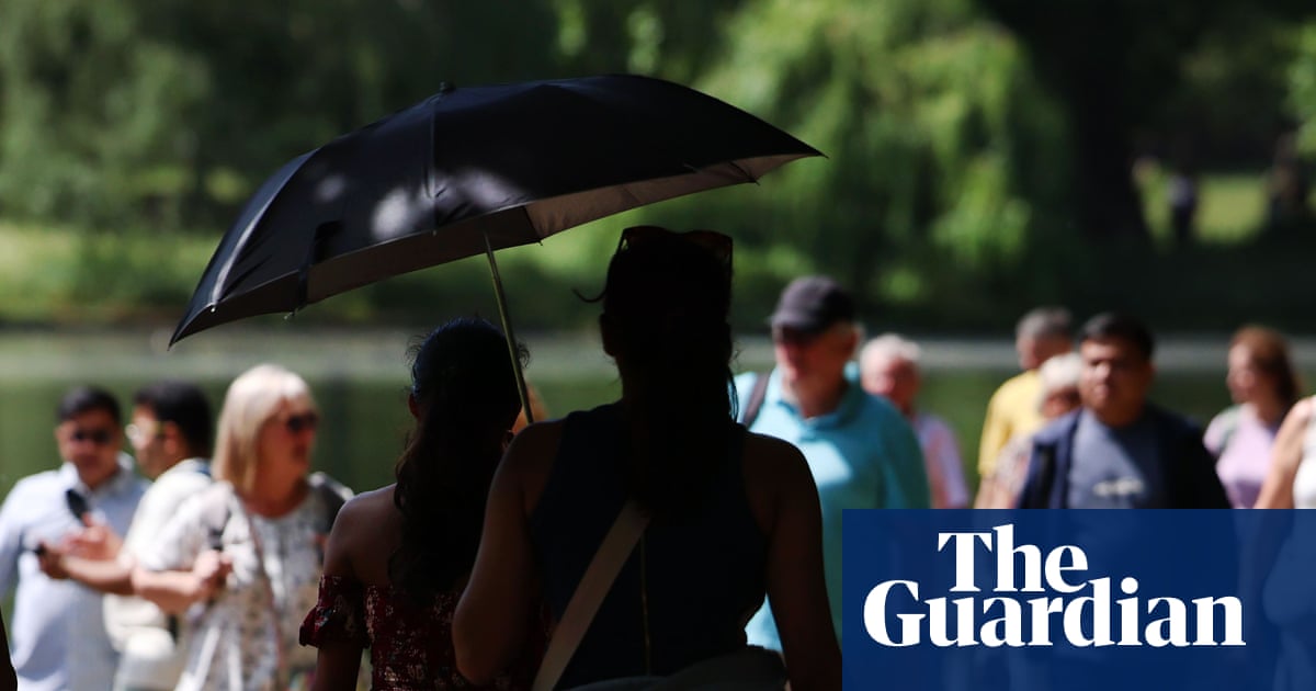 Parts of England expected to hit 35C in ‘unprecedented’ May heatwave