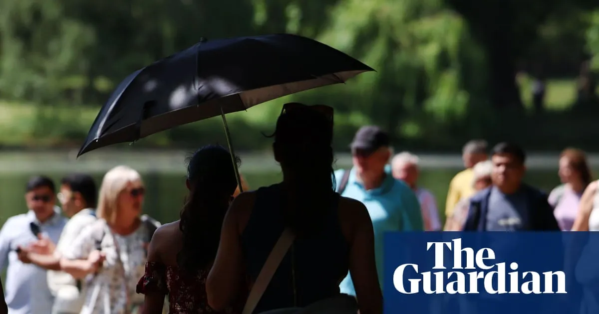 Parts of England expected to hit 35C in ‘unprecedented’ May heatwave