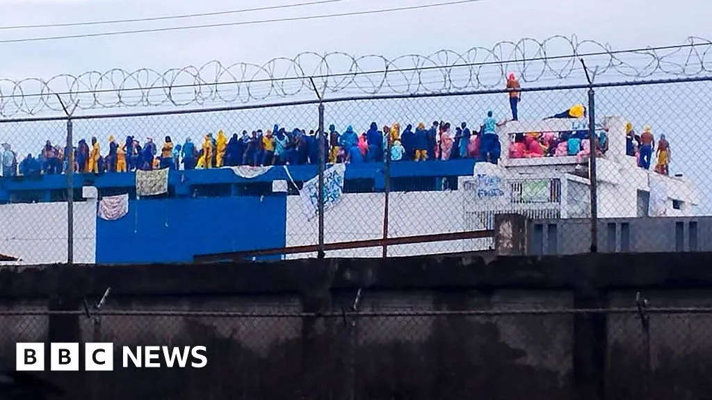 Clashes as Venezuelan prisoners protest over alleged mistreatment