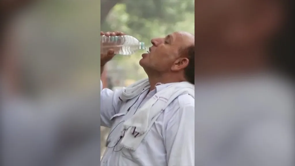 'Blistering heat' in Delhi as temperatures reach 45C