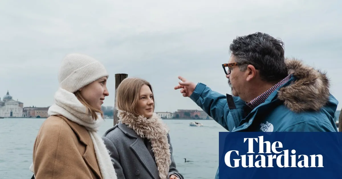 Starring role for ‘Kardashian jetty’ as Venice visitors seek peeks of Bezos wedding sites