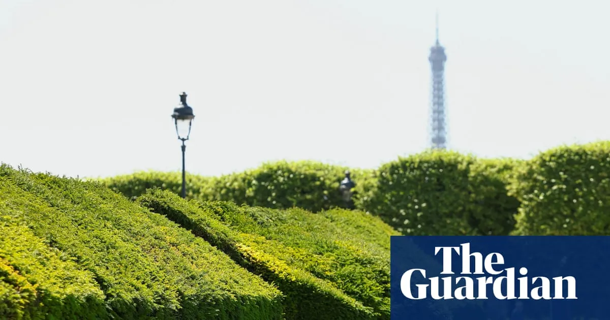 ‘Mind-bogglingly crazy’: climate experts alarmed by deadly spring heatwaves searing Europe