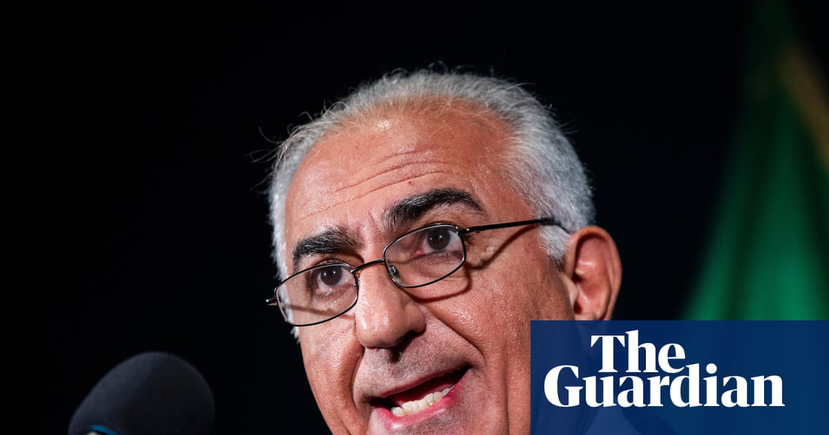 Son of former Iranian monarch calls for ‘targeted intervention’ to hasten regime’s collapse