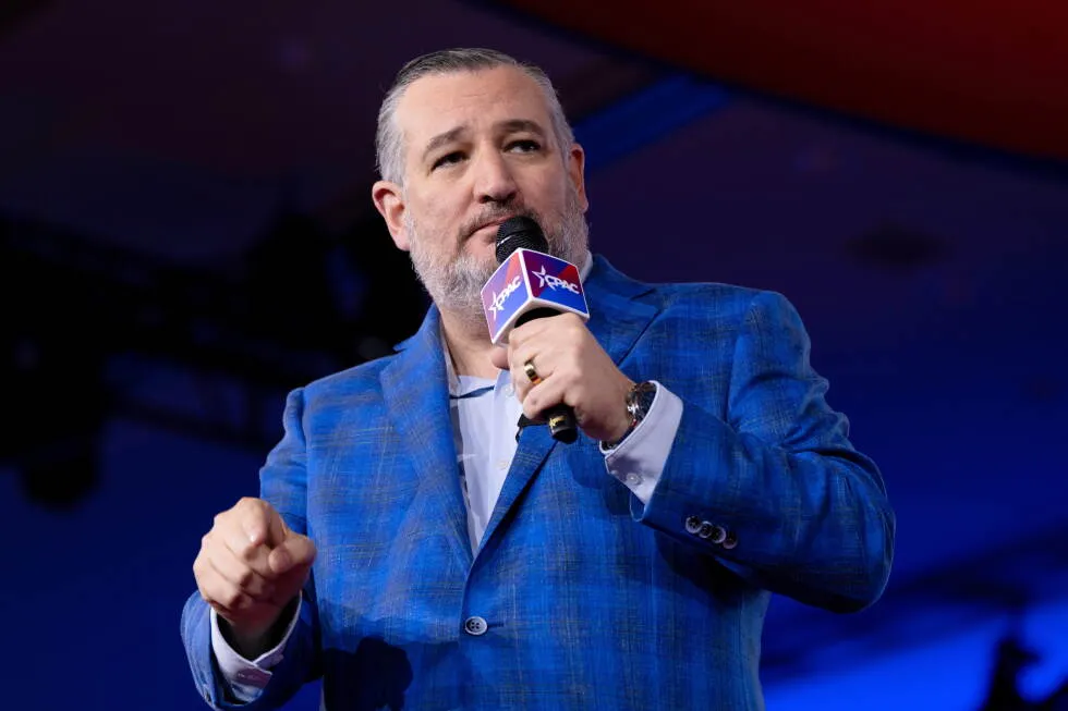 Key Sens. Cruz, Cantwell look to break college sports logjam in Congress with a bipartisan bill
