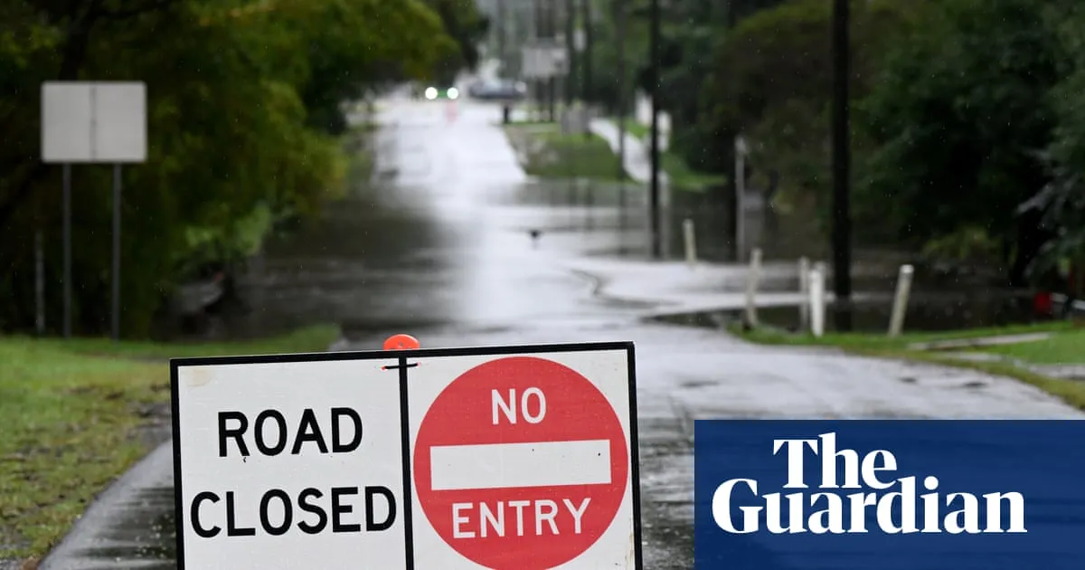 Flooding rains expected across three Australian states as parched interior receives drenching