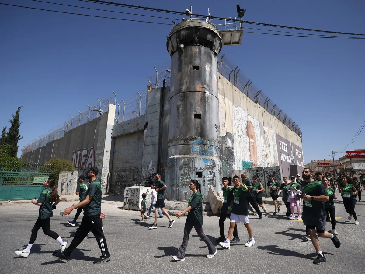 Palestinian graduates in the West Bank enter a collapsed job market