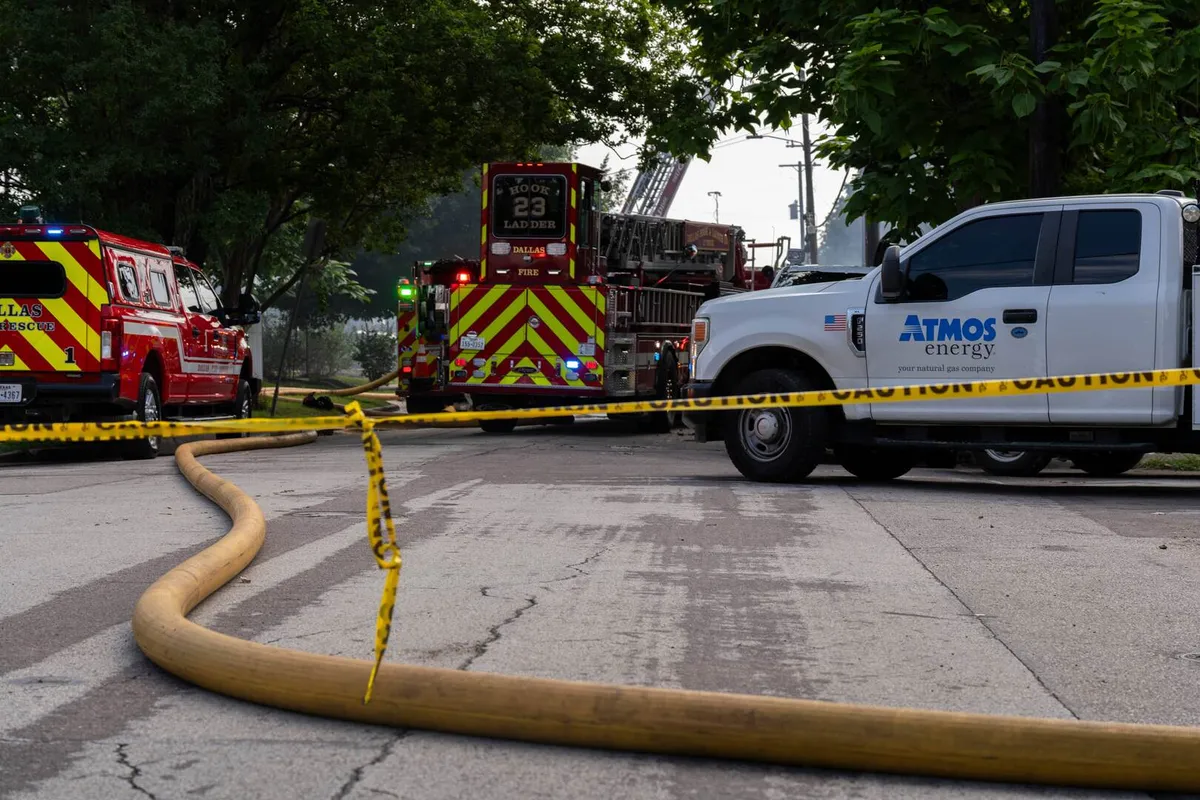 At least three dead after fire destroys Dallas apartment complex