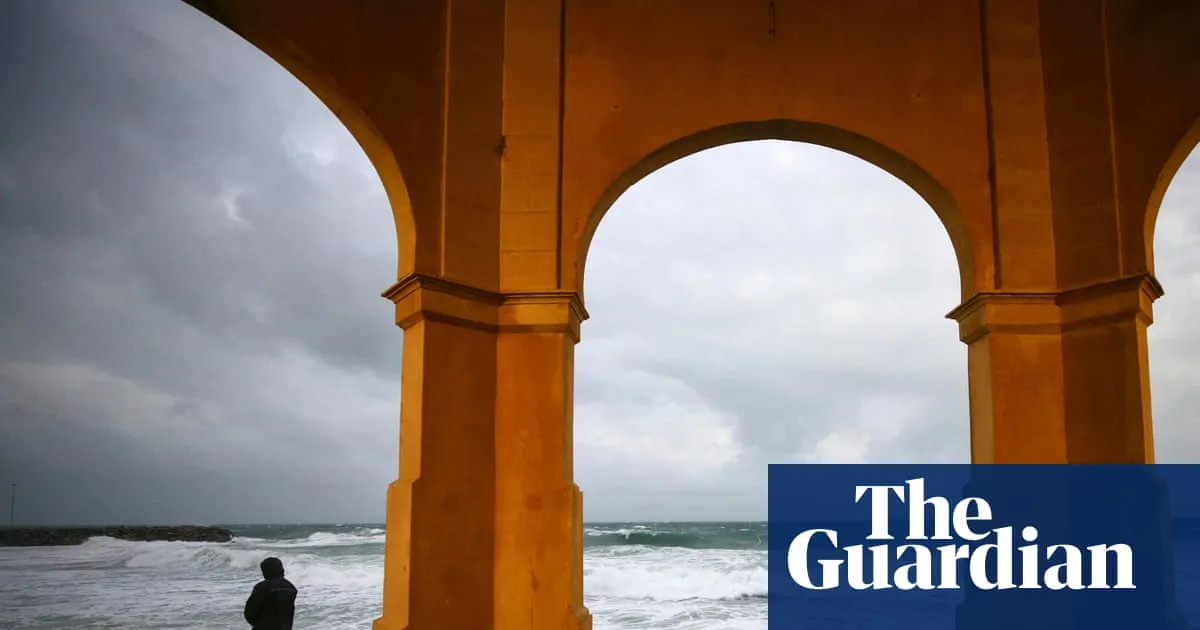 Thousands without power in Perth as destructive storms hit WA