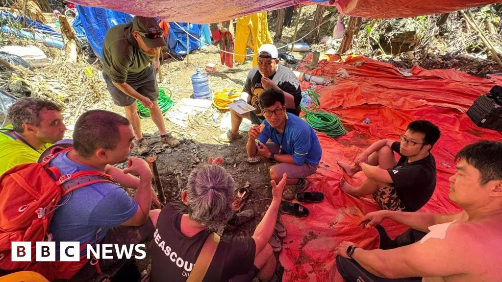 Laos cave survivors help with plan to find last two missing men