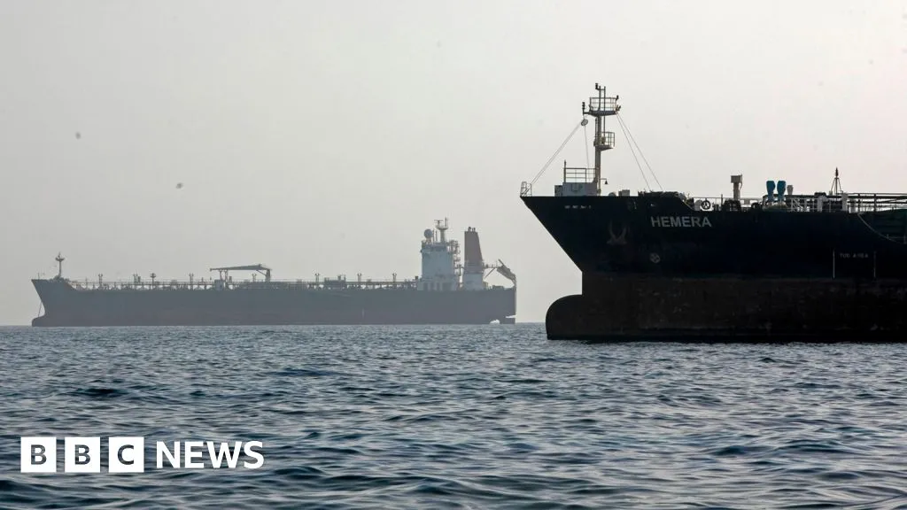 Iran and US report new wave of air strikes in Gulf