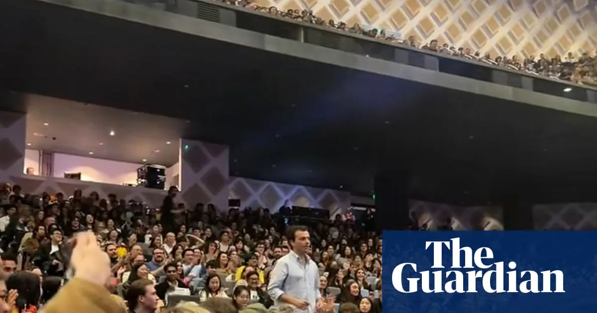 Is there a pianist in the house? Audience member steps up to perform in La La Land in Sydney