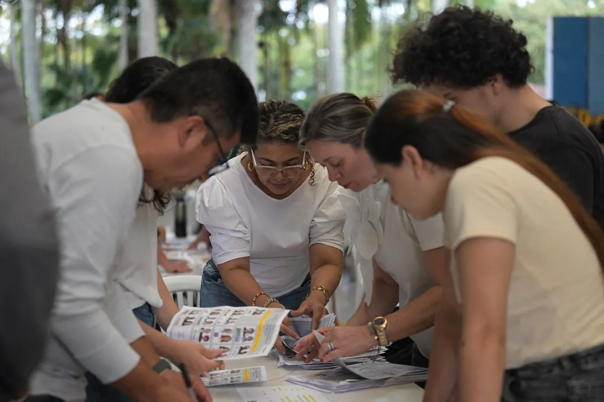 Tense election night in Colombia as country heads to presidential runoff