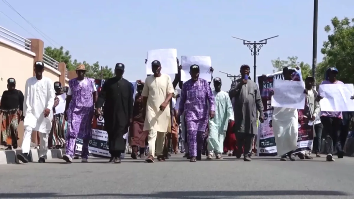 Video: Teachers in northern Nigeria protest abduction of school children