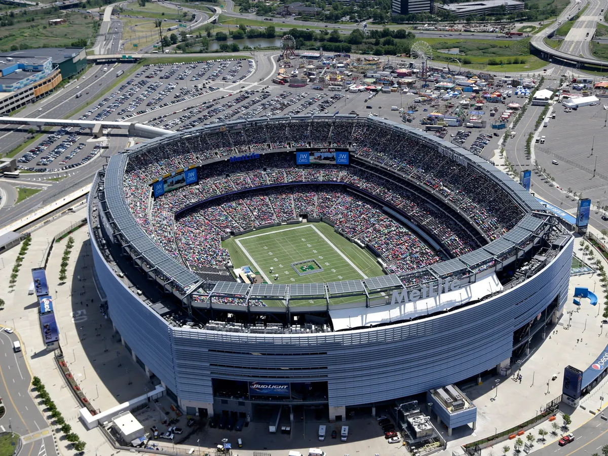Which World Cup 2026 stadiums will host matches in US, Canada and Mexico?