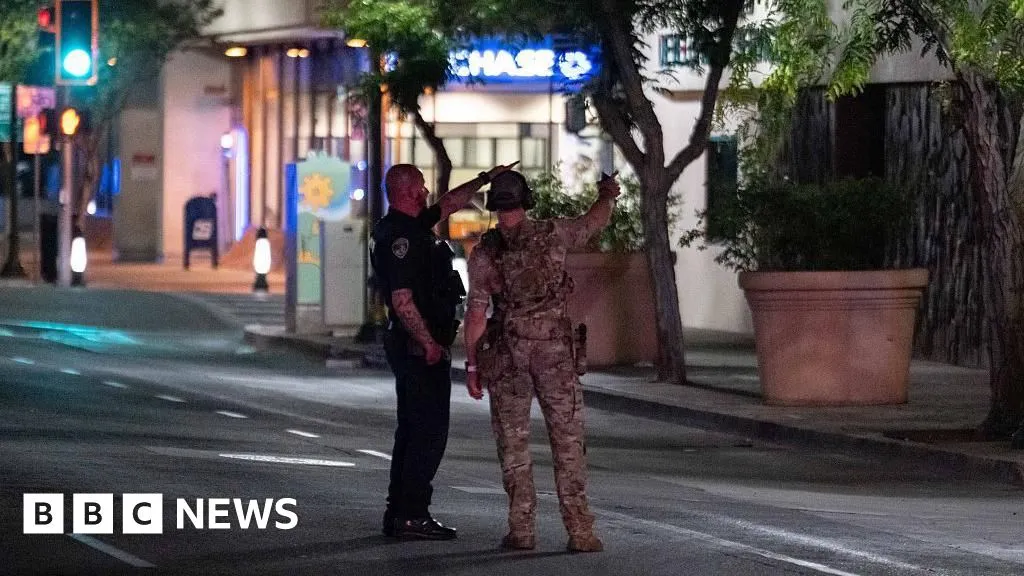 Man shot dead by FBI after taking hostages at California bank 