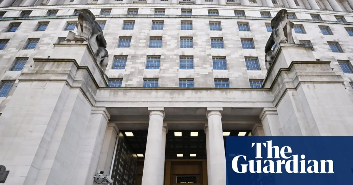 Chinese spies use LinkedIn to target UK officials and military staff