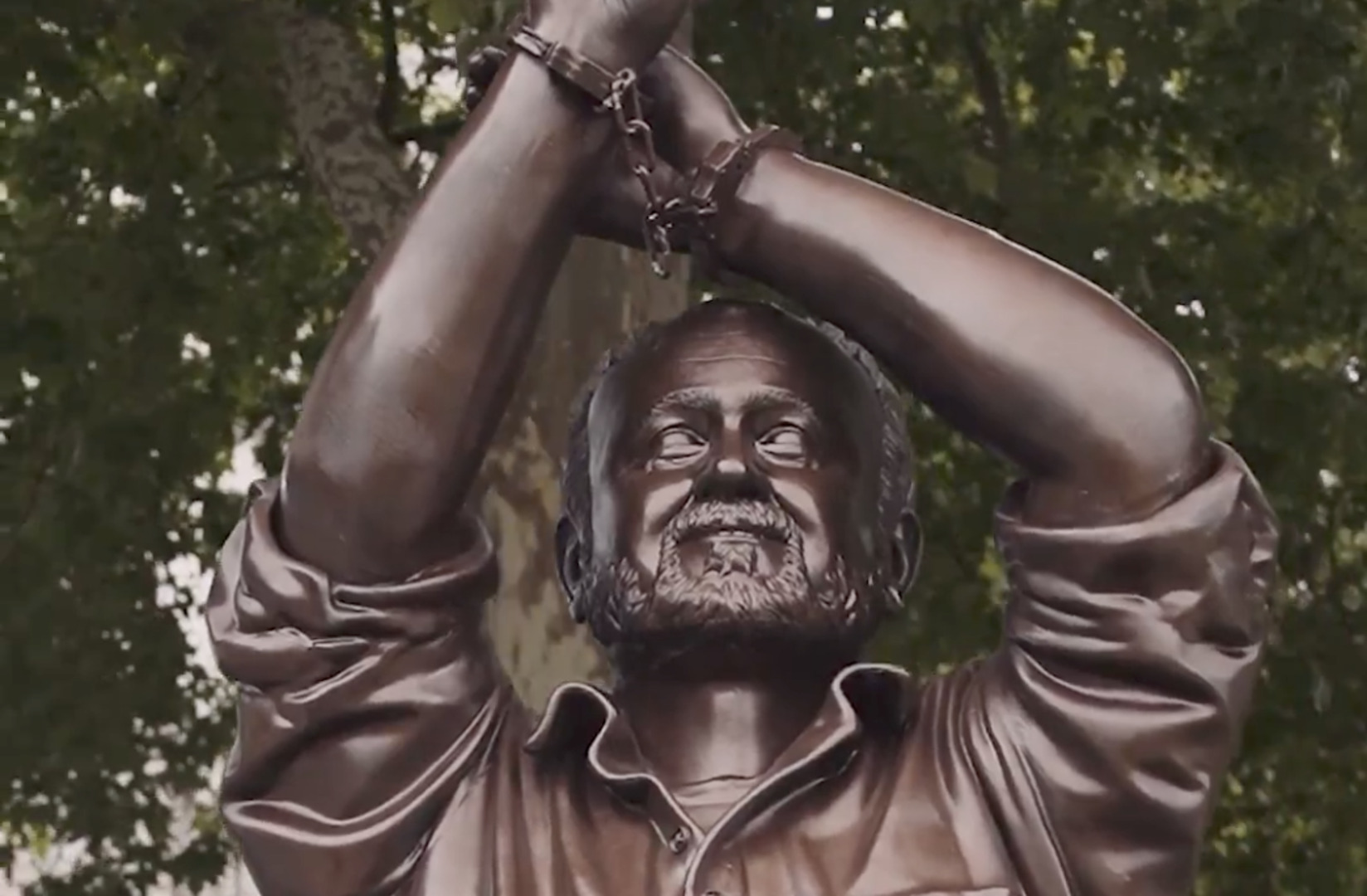 London activists try to erect statue of jailed Palestinian leader
