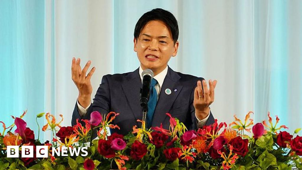 Japanese mayor apologises after calling staff 'human scum'