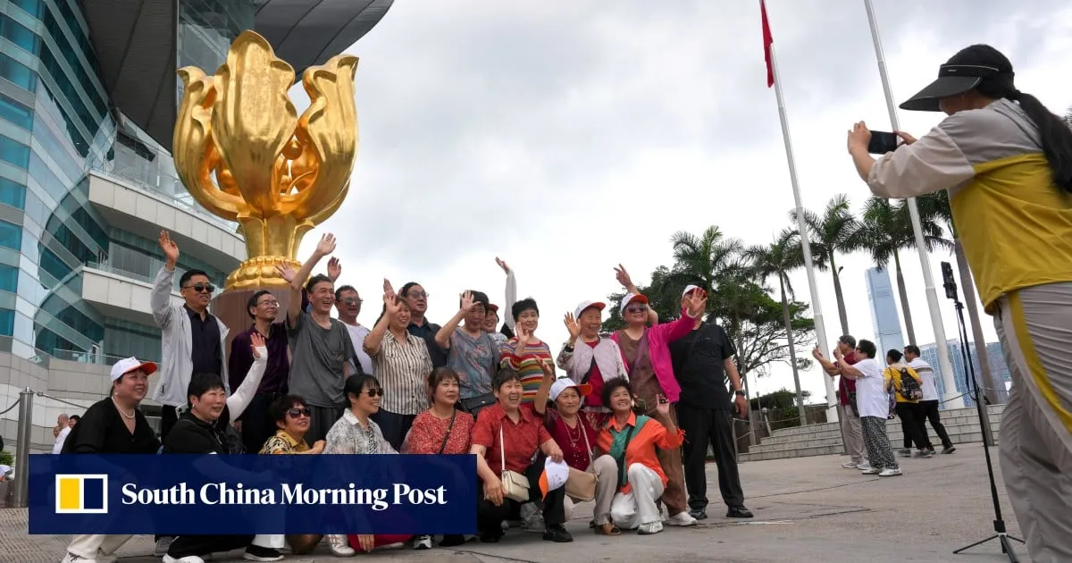 Hong Kong tour guide stripped of licence over coercing visitors into shopping