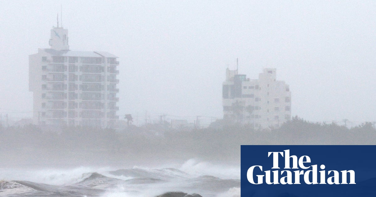 Typhoon Jangmi sweeps northwards leaving 23 injured in Japan