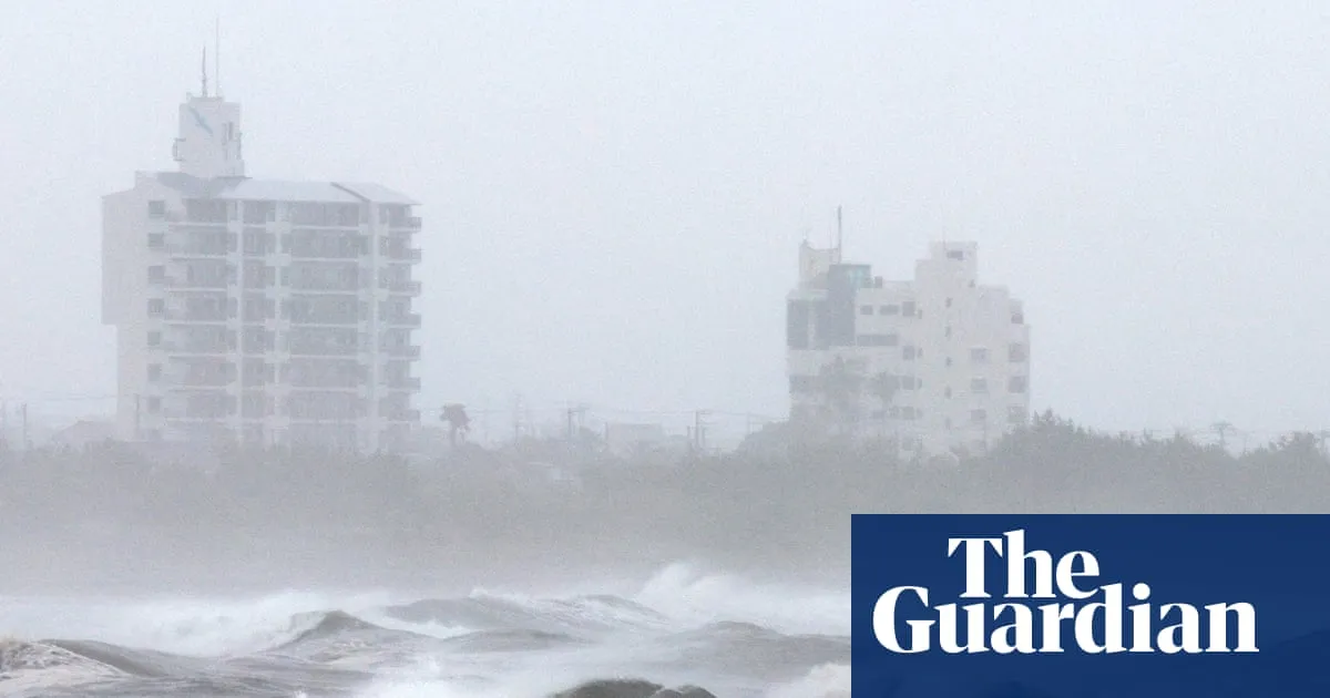 Typhoon Jangmi sweeps northwards leaving 23 injured in Japan