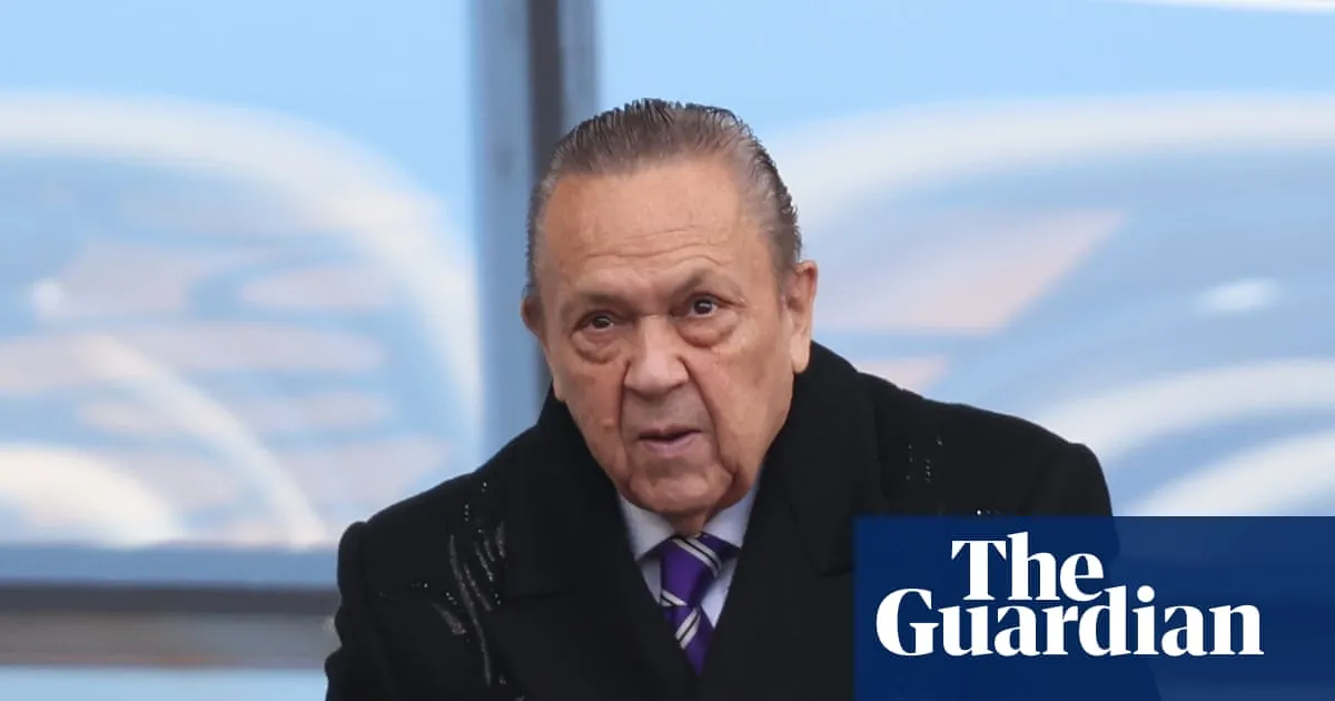 David Sullivan steps down at West Ham to fight claims about private life