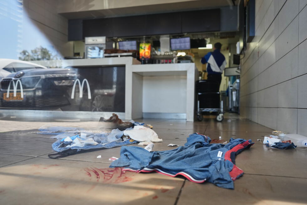 1 dead and 5 wounded in shootings near the West Bank, Israel’s rescue services say