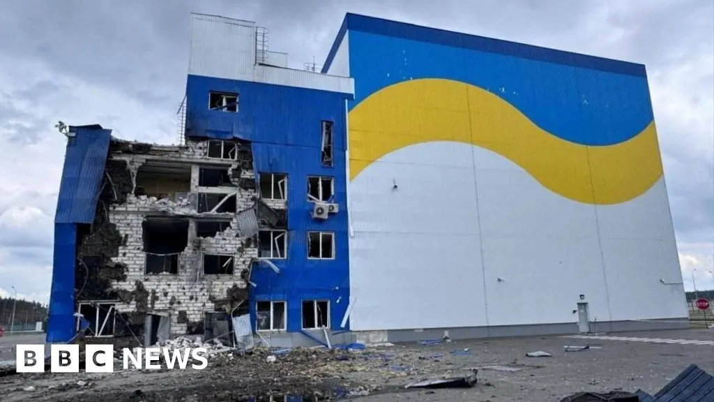 Zelensky criticises 'vile' Chornobyl drone strike ahead of London talks
