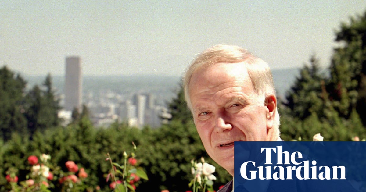 Bob Packwood, senator who resigned amid sexual misconduct scandal, dies aged 93