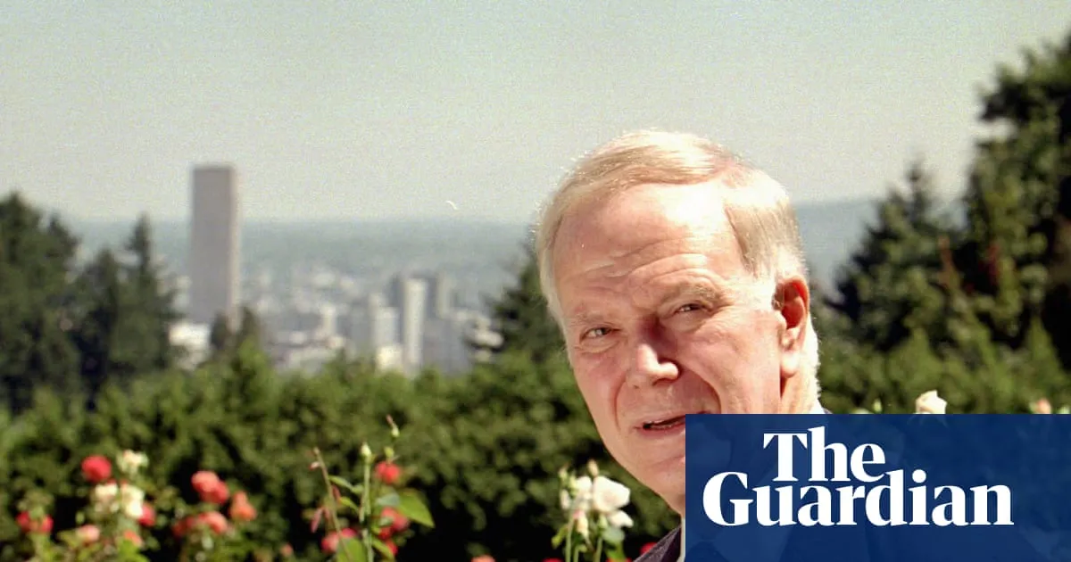 Bob Packwood, senator who resigned amid sexual misconduct scandal, dies aged 93