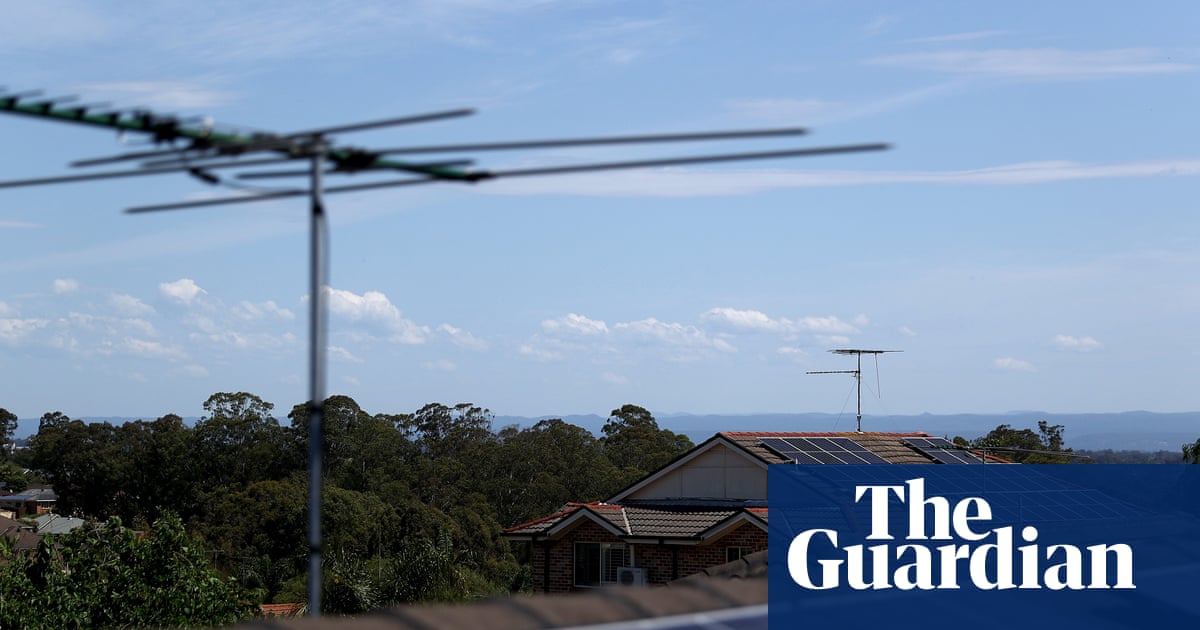 Households outshine business in Australia’s rooftop solar revolution, report finds