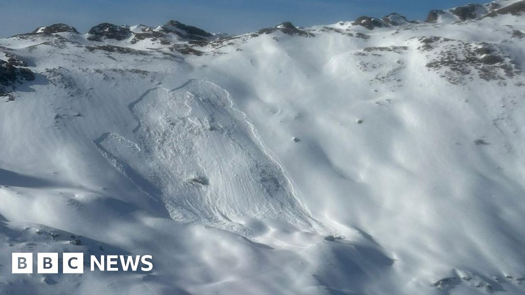 Avalanches kill five off-piste skiers in Austrian Alps