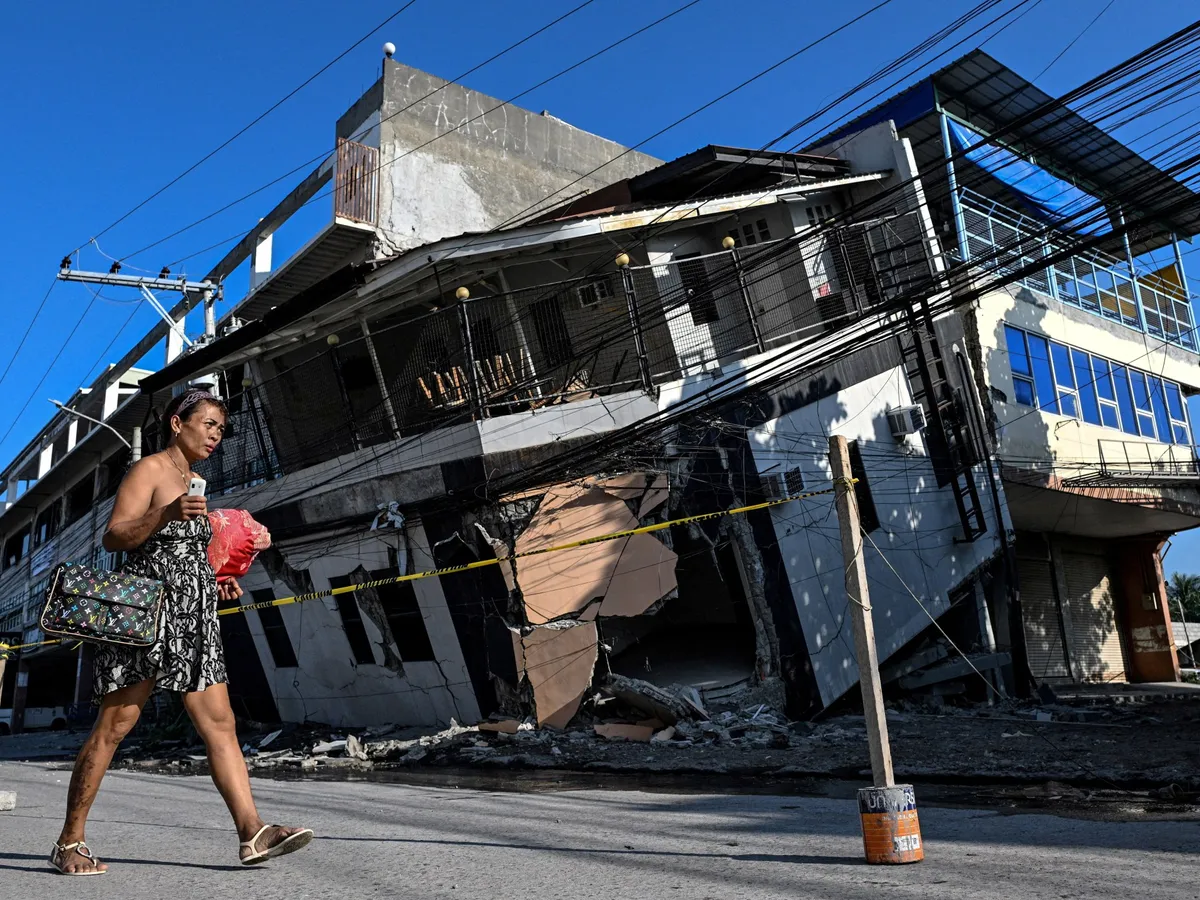 Race to find survivors as Philippines quake toll rises to 37