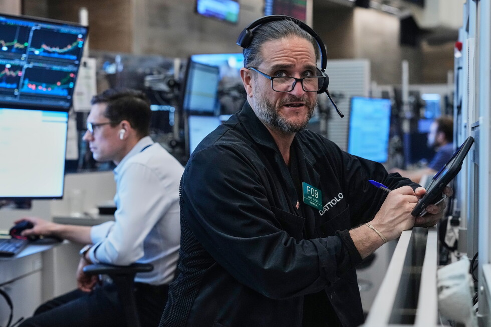 Wall Street points to modest gains in a rebound from last week as oil prices slip