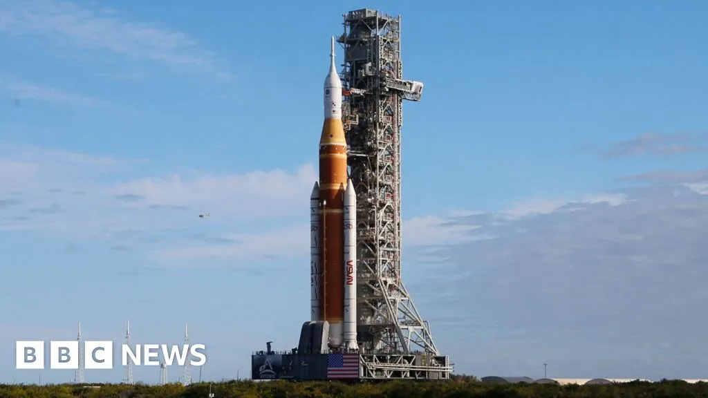 Nasa's mega Moon rocket arrives at launch pad for Artemis II mission