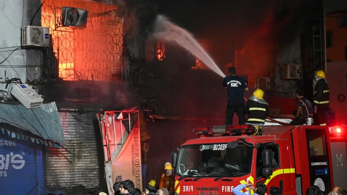 At least six killed in Pakistan as fire rips through Karachi shopping mall