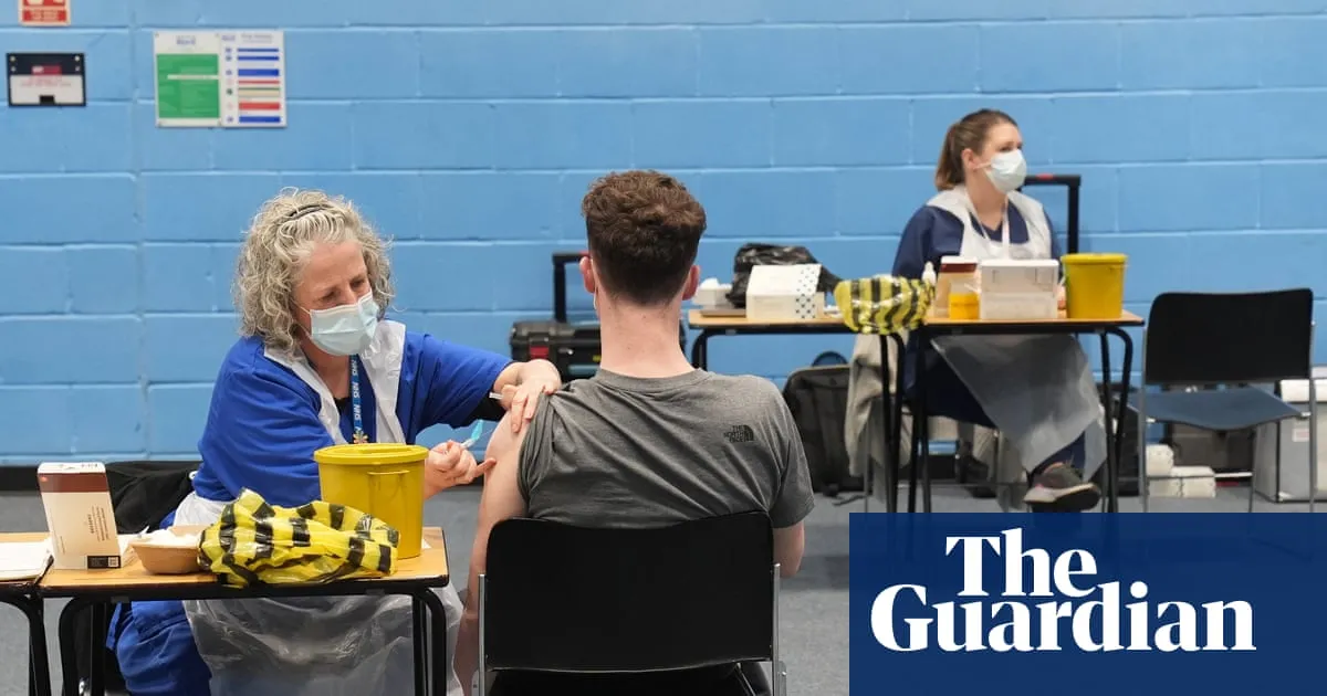 UK school leavers and new students to be offered meningitis B vaccine