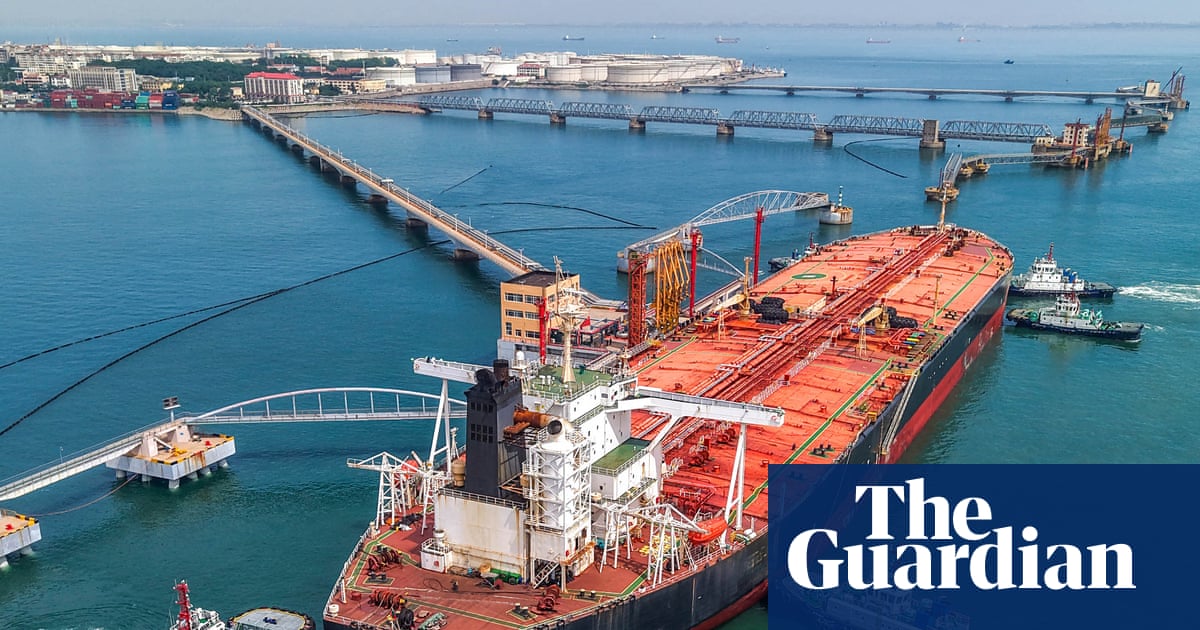 Oil prices plummet as Trump claims he is close to US-Iran deal