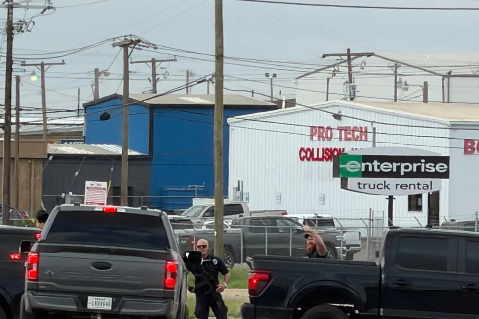 Texas shooting leaves 1 dead and 9 injured as police are in a standoff with a suspect