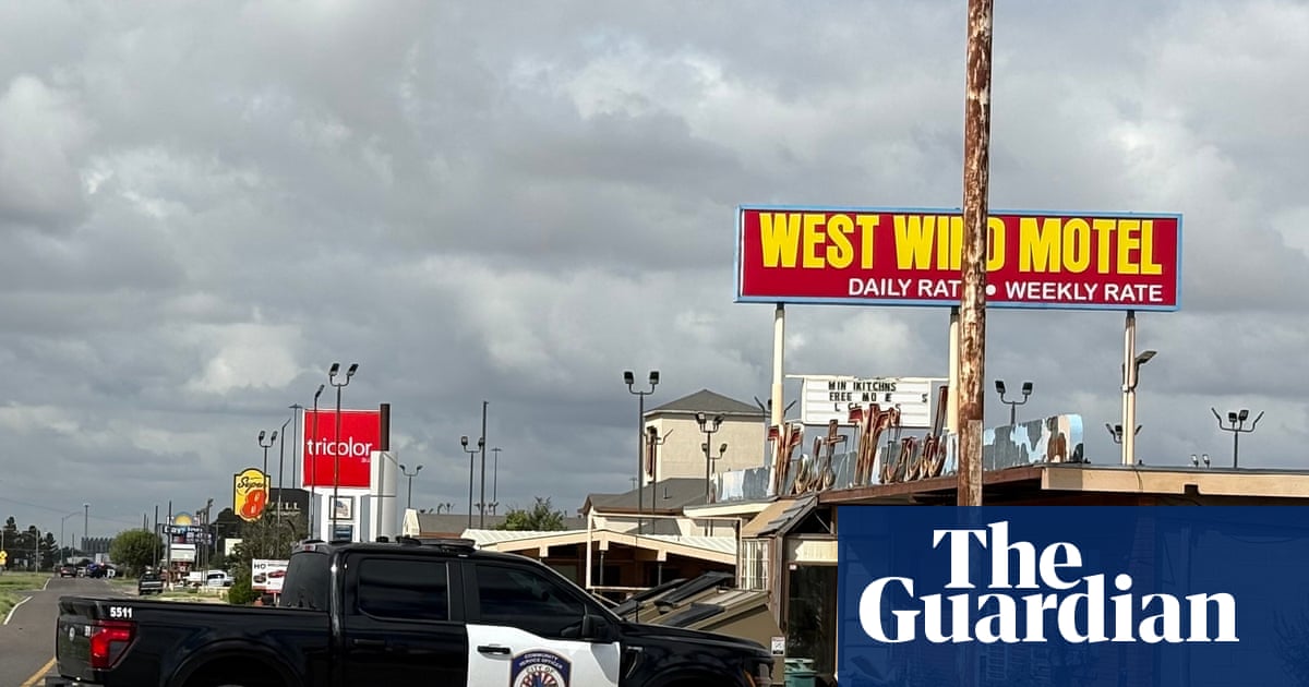 Texas shooting leaves one person dead and nine others in hospital