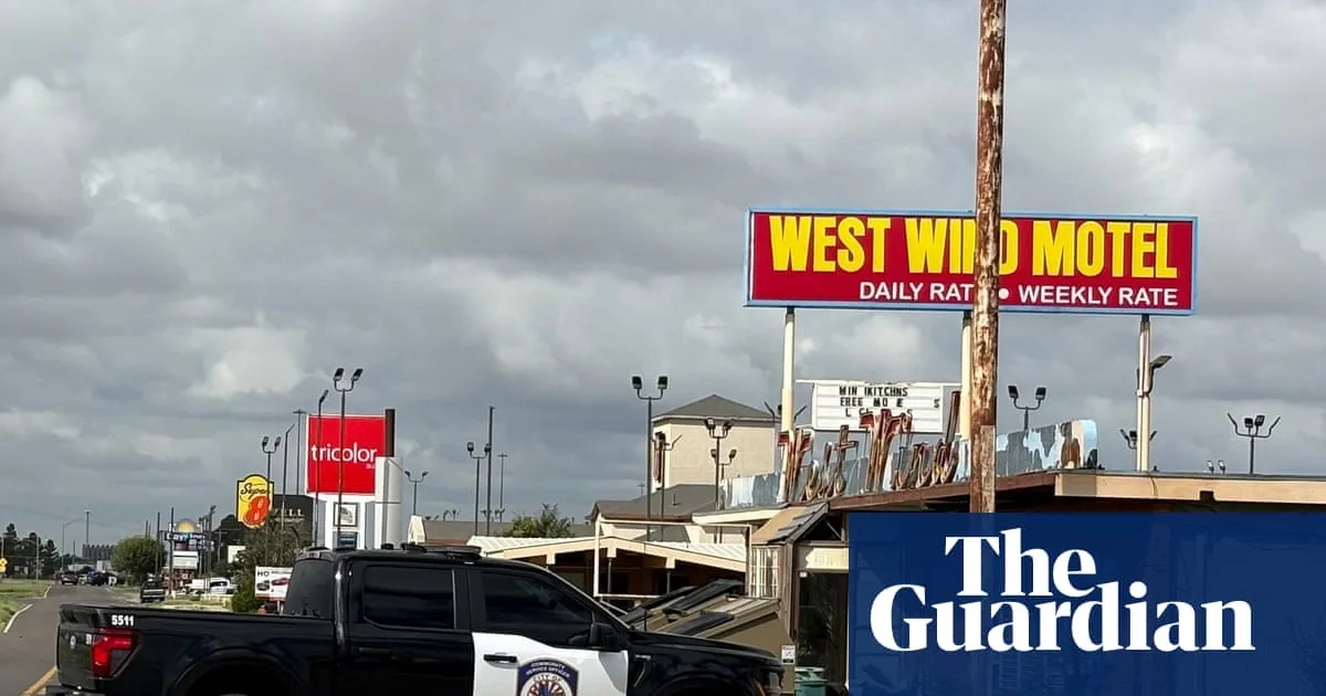 Texas shooting leaves one person dead and nine others in hospital