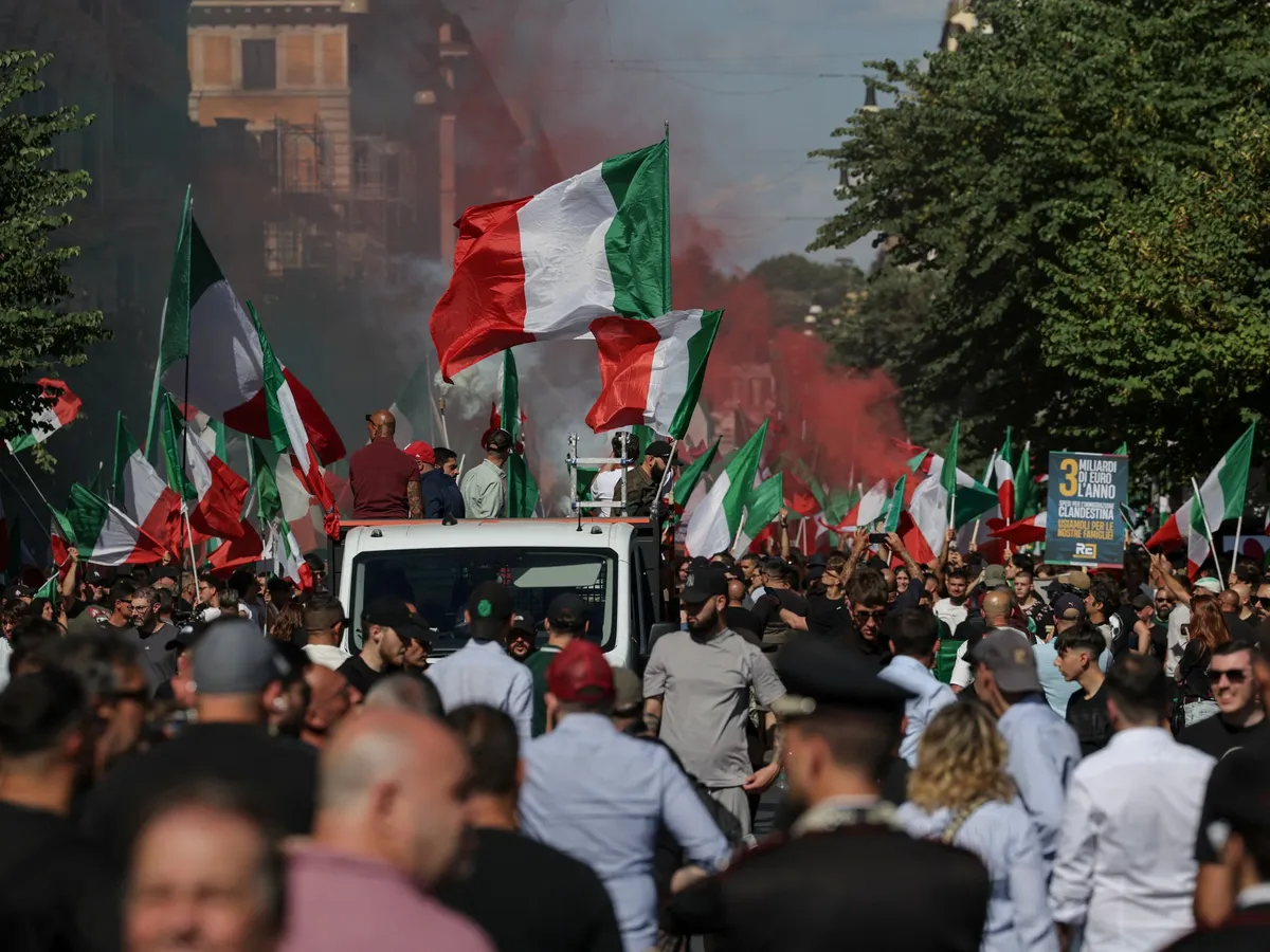 Thousands rally in Rome, Italy for rival pro- and anti-migration marches