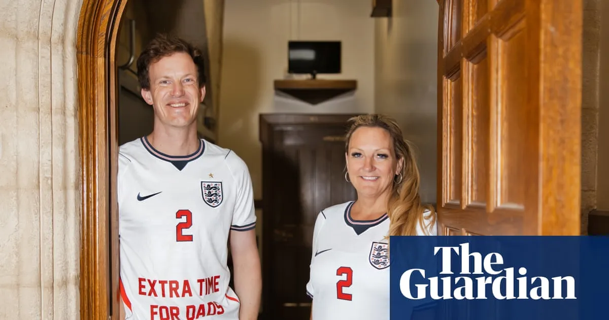 Labour MPs urge Starmer to set targets to boost number of male teachers in England