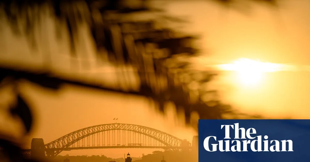 BoM forecasts strong El Niño and warns climate change could amplify any effects on Australia