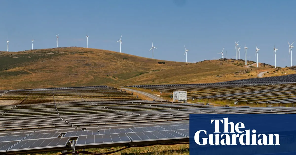 Spanish households save €10 a month thanks to renewables expansion, report finds