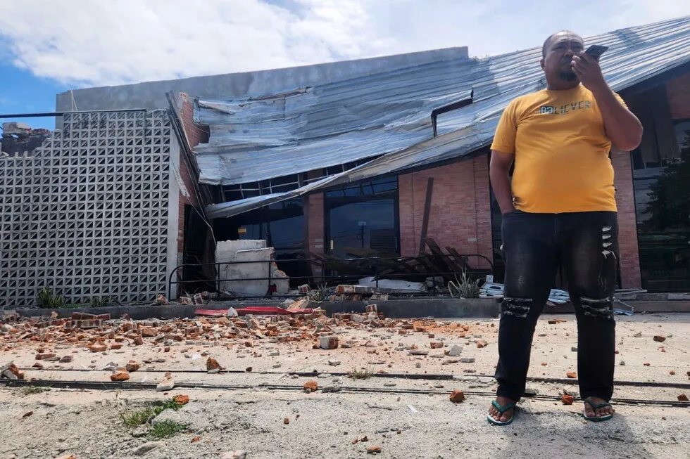 A 6.7 magnitude earthquake shakes part of Indonesia, causing damage and injuries
