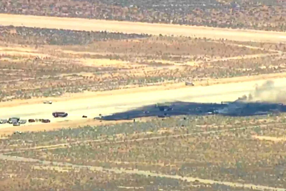 B-52 on test flight plunged at nearly a mile a minute before crashing, killing 8