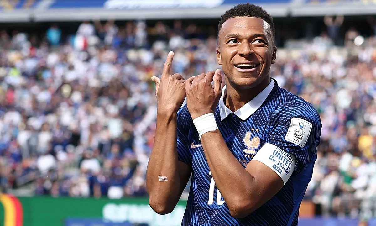 Which France and World Cup records did Mbappe break against Senegal?