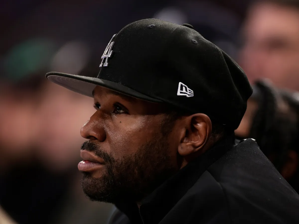 Floyd Mayweather faces theft charges for using bad cheque to buy a watch